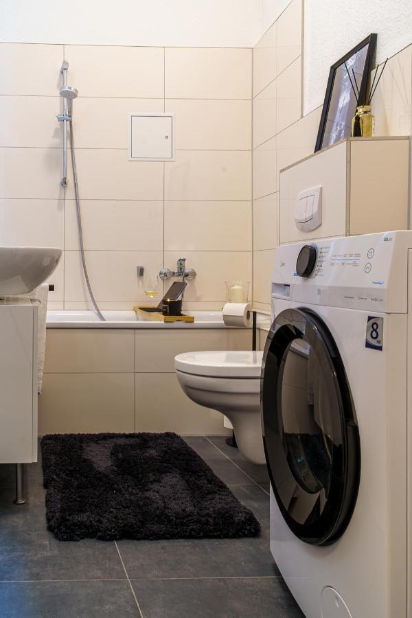 Suite Fuer 4 Mit Terrasse Im Herzen Der Innenstadt Schwerin  Zewnętrze zdjęcie